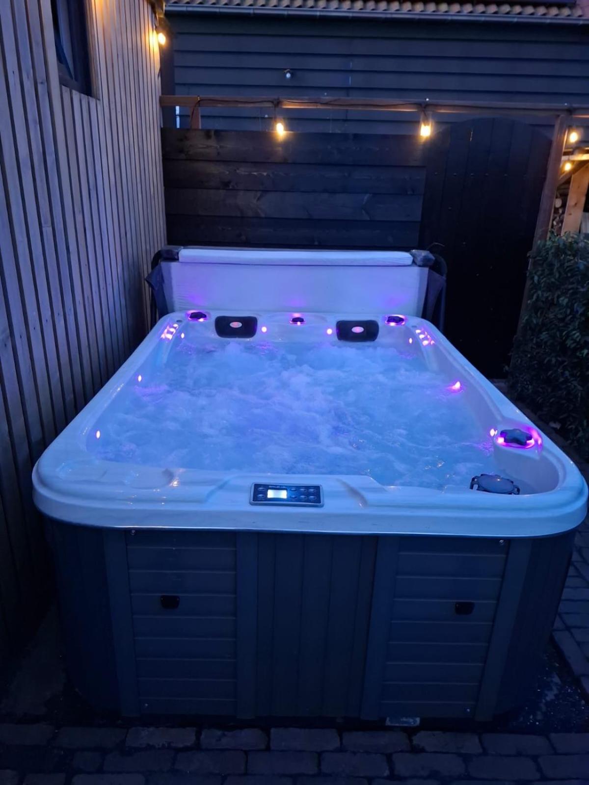 Luxe Tiny House Incl Jacuzzi En Strandhuisje In Zomerseizoen Meliskerke Екстериор снимка